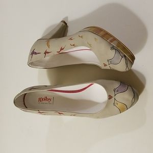 NWOT GOBY taupe almond toe heels with love birds size 39
